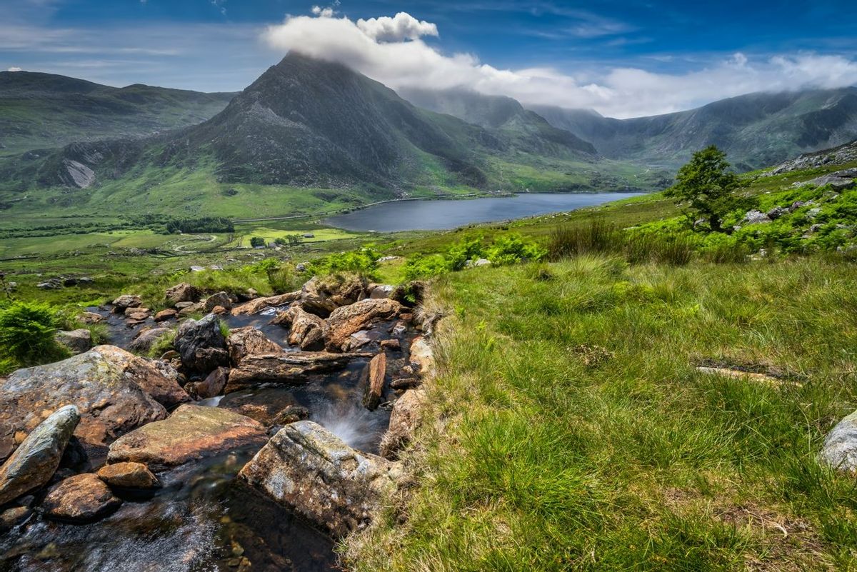 Ogwen lake at the foot of Tryfan mountain, Snowdonia, north Wales, UK