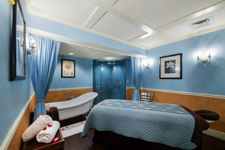 shores-resort-indulge-spa-Massage room.jpg