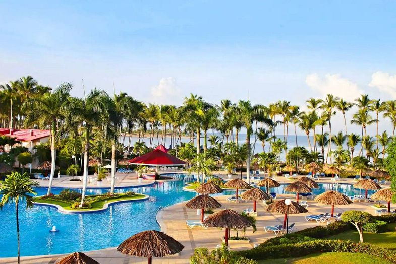 Bahia Principe Grande La Romana pool.jpg