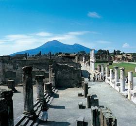 Bay of Naples and visit Pompeii