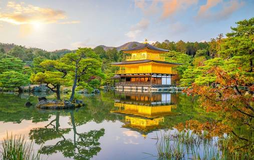 Walking with sightseeing in Japan 