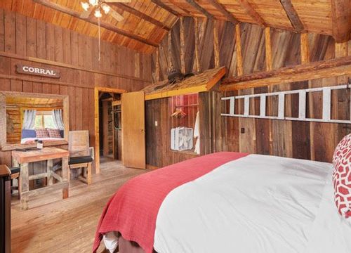 Red-Horse-Mountain-Ranch-Bedroom-2.jpg