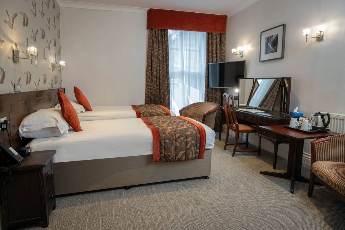 rf_sup_bedroom_classic_twinroom_leewoodhotel_buxton_peakdistrict_01_2026_rgb_RET.jpg