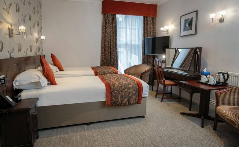 rf_sup_bedroom_classic_twinroom_leewoodhotel_buxton_peakdistrict_01_2026_rgb_RET.jpg