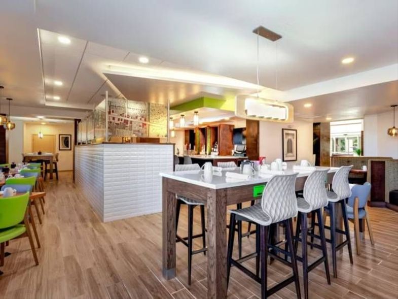 Holiday Inn St. Augustine — World Golf bistro lounge.jpg