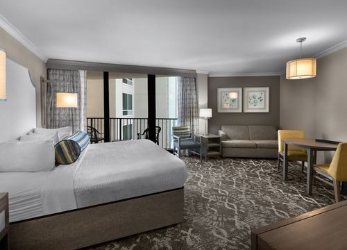 The Breakers Resort suite queen.jpg