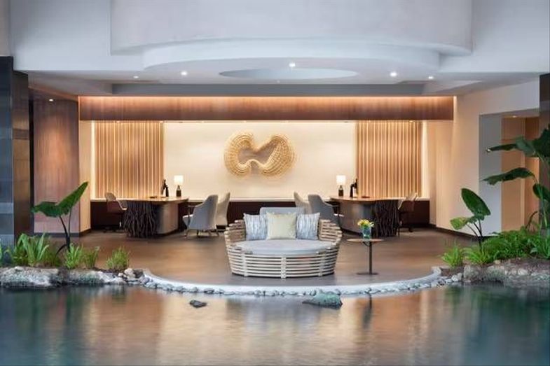 The Westin Maui Resort & Spa, Kaʻanapali concierge desk.jpg
