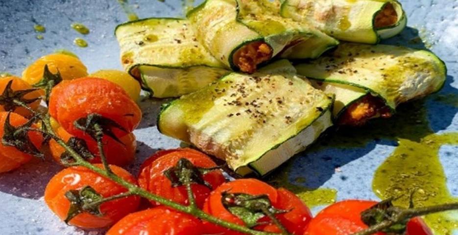 Roasted tomatoes and courgette ravioli drizzled with olive oil