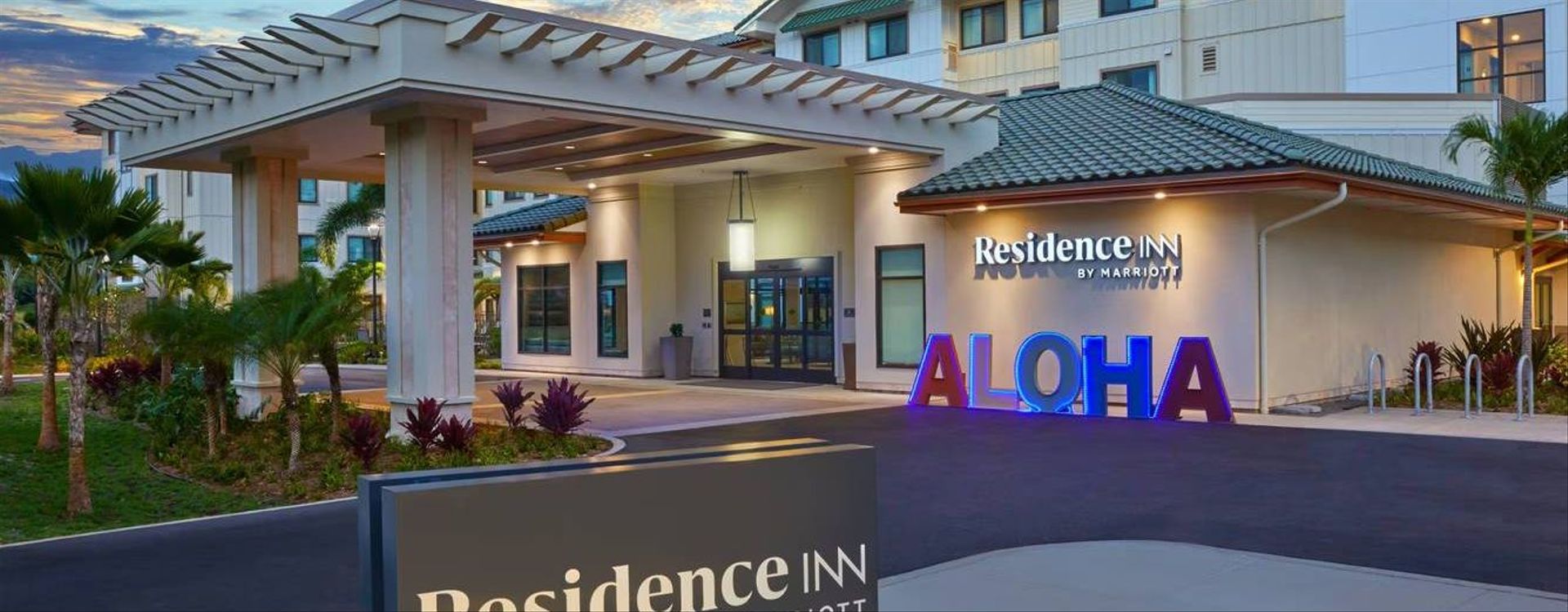 Residence Inn Oahu Kapolei entrance.jpg