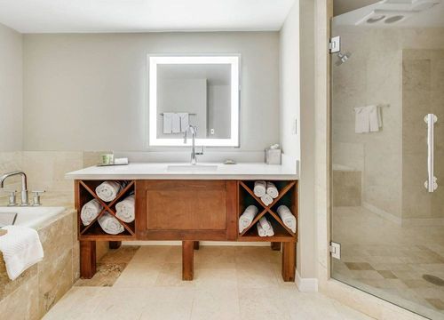 Hilton Phoenix Tapatio Cliffs Resort bathroom.jpg