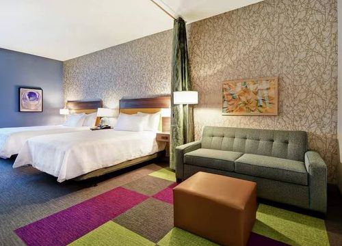 Home2 Suites Jekyll Island queen 2.jpg