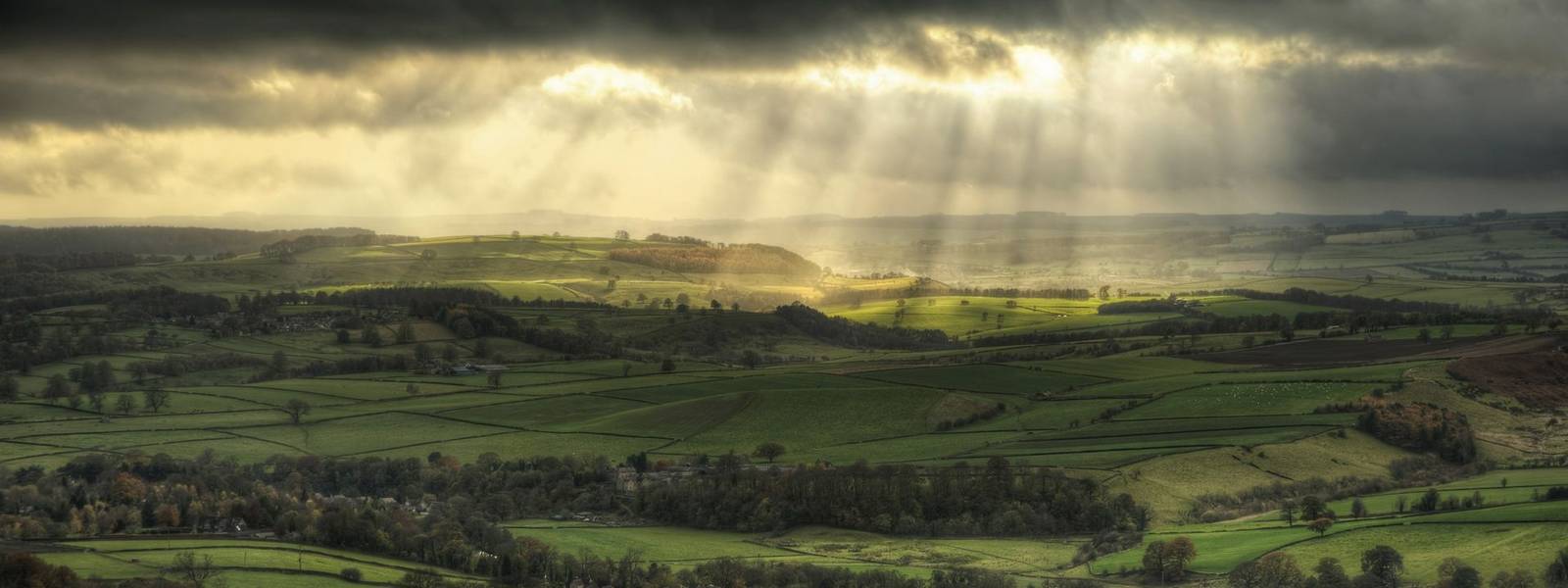 Beautiful sunbeams over Big Moor in the Peak District landscape in Autumn