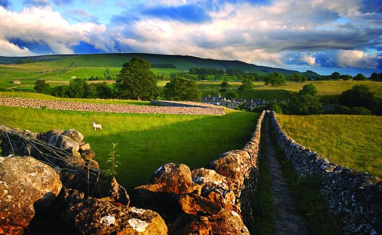 Footpath in Wharfedale, Yorkshire Dales National Park, United Kingdom