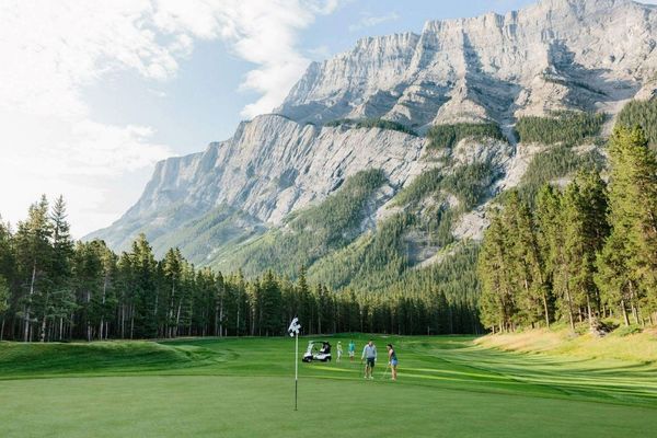 Fairmont Banff Springs golfers.jpg