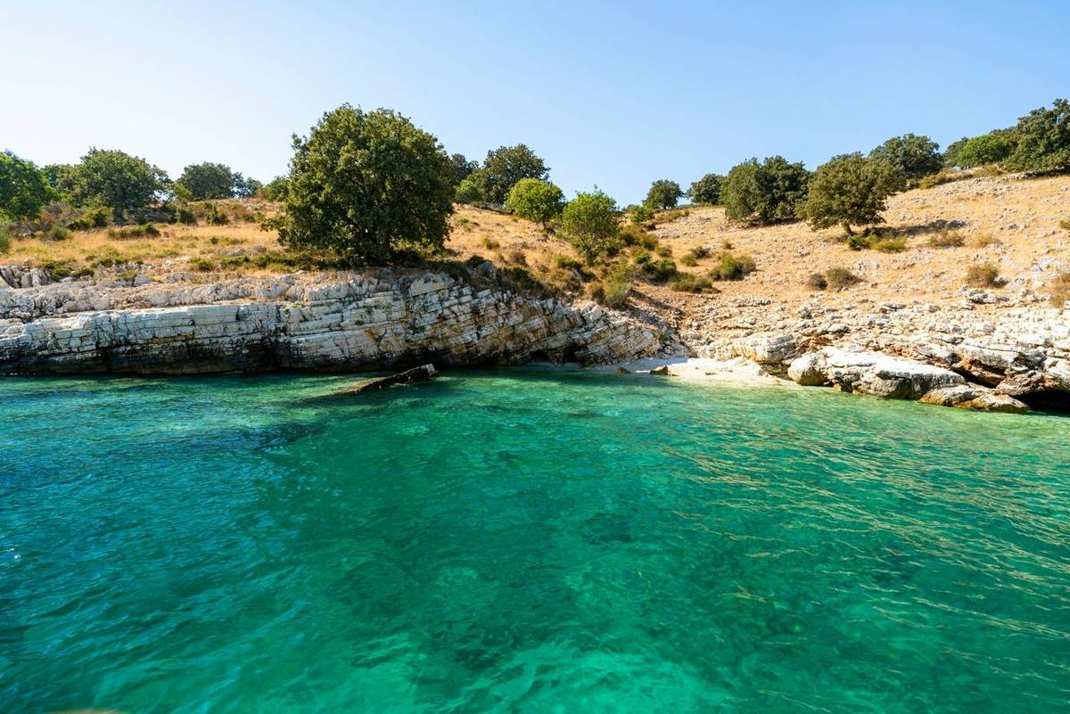 Albania, Vlorë County, Sarandë Lovers Bay - View of the intense colors of the sea at Lovers Bay in Sarandë.jpeg