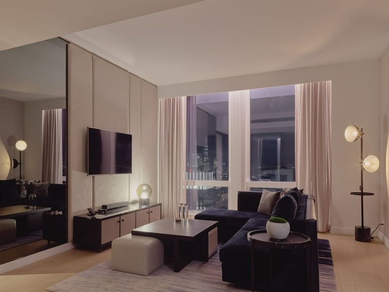 equinox-hotels-DeluxeSuite-Livingroom.jpg