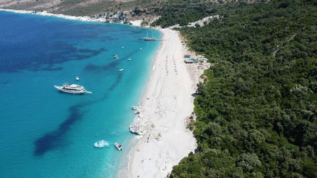 Krorëza Beach, Saranda (Sarandë), Albanische Riviera, Albanien.jpeg