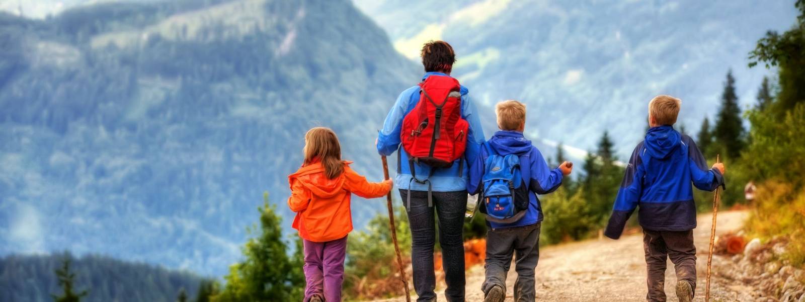 Family-Neustift-AdobeStock_24830144.jpeg