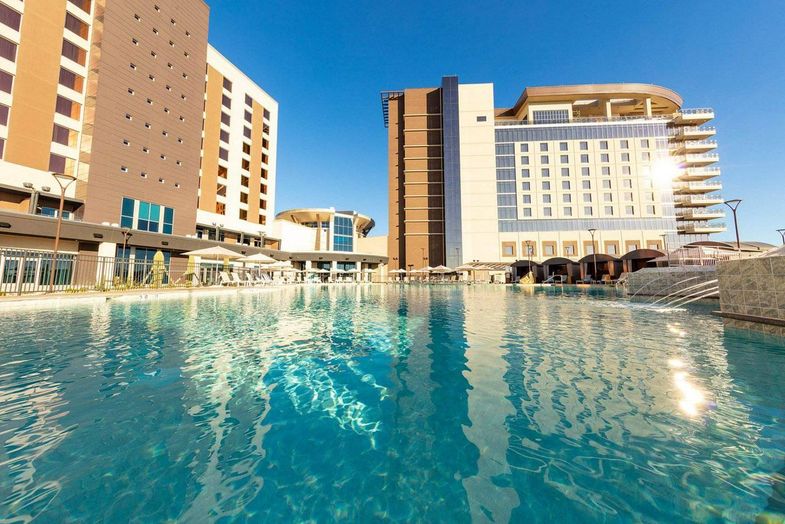 Wild Horse Pass Gila River Casino pool.jpg