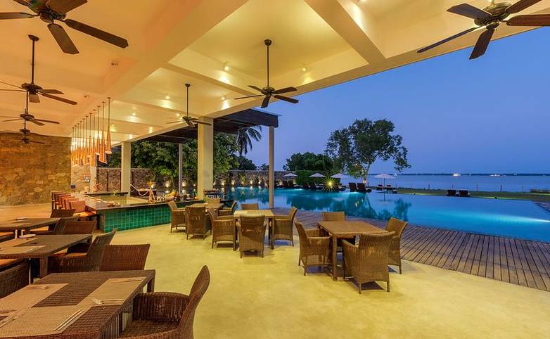 regenta Arie lagoon outside.jpg