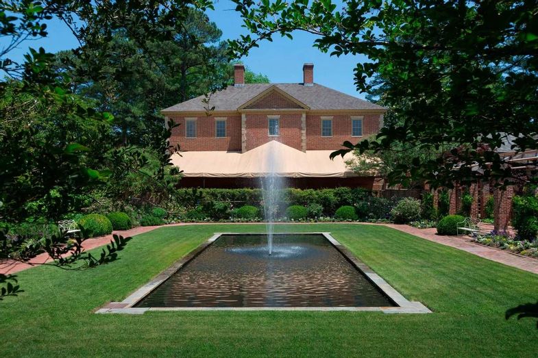 Williamsburg Lodge garden.jpg