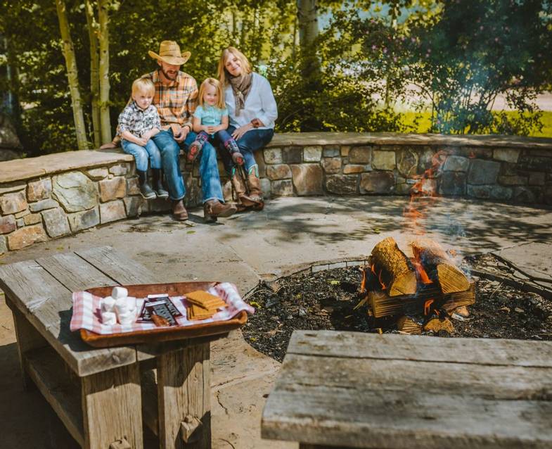 ranch-rock-creek-signature-images-Family-S'mores.jpg
