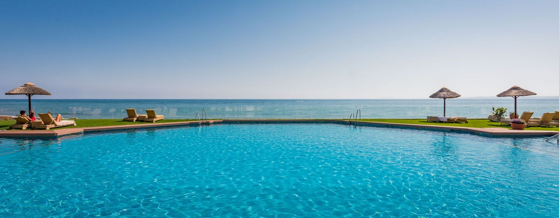 Hotel Las Dunas sea pool.jpg