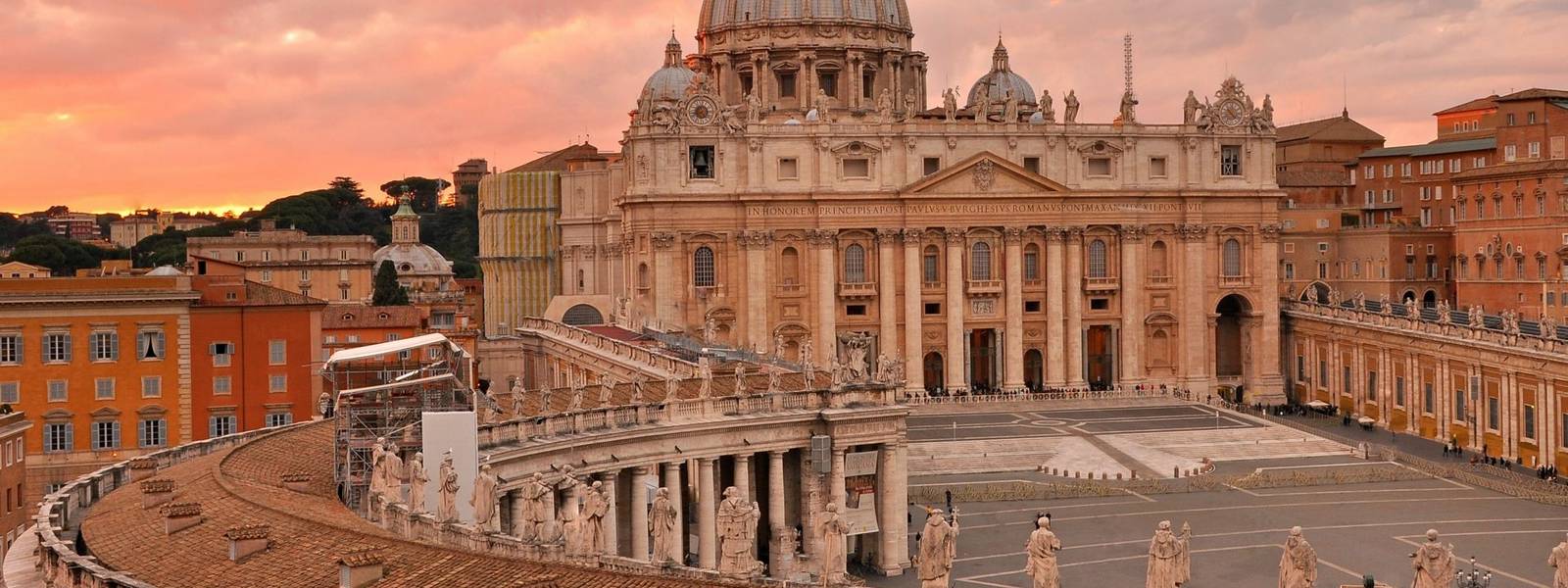 Italy - Petersdom -AdobeStock_28909551.jpeg