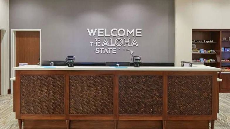Hampton Inn & Suites Oahu_Kapolei lobby.jpg