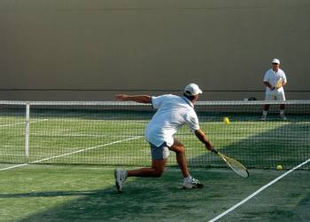 Learn tennis on holiday