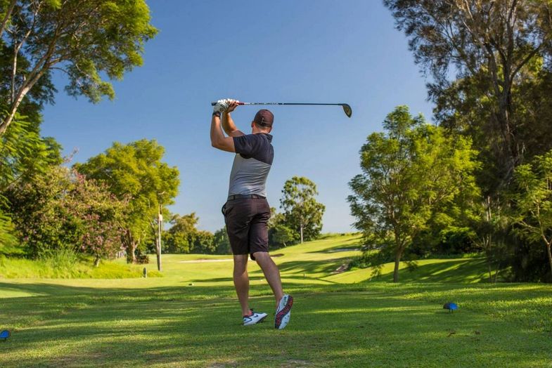 Kona Coast Resort Makani golfer.jpg