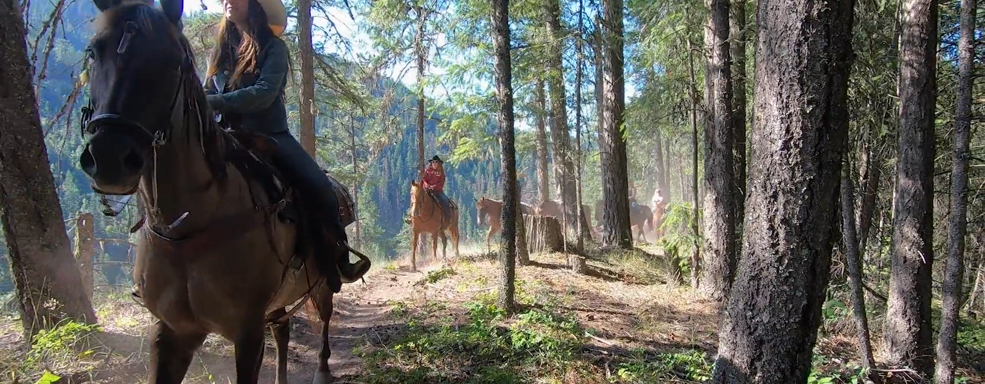 red-horse-mountain-ranch-trail-ride-2.png