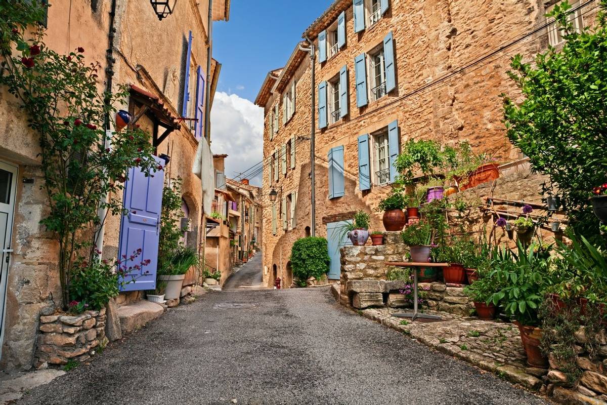 Mane, Forcalquier, Provence, France: ancient alley in the old town