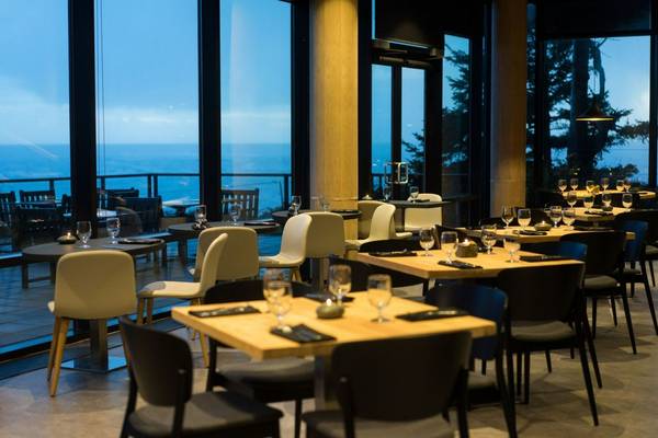 black-rock-oceanfront-resort-Currents-Restaurant-b-.jpg