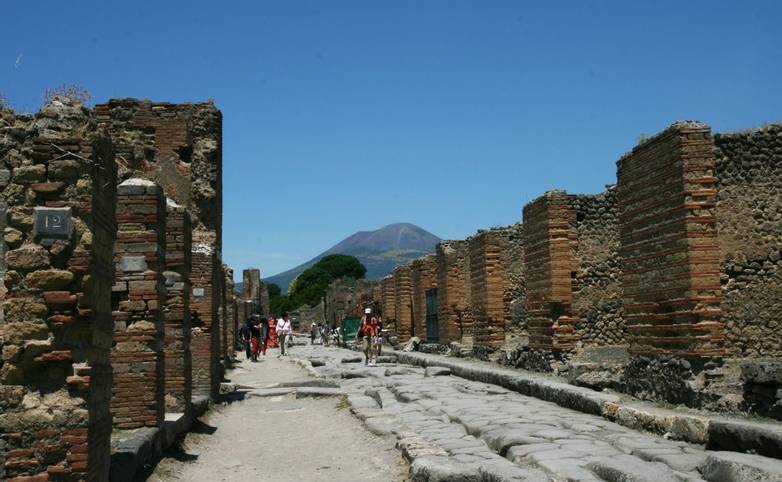 Italy - Pompeii - Vesuvius.jpg