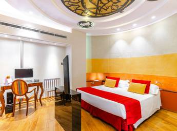07 Junior Suite Deluxe 04.jpg