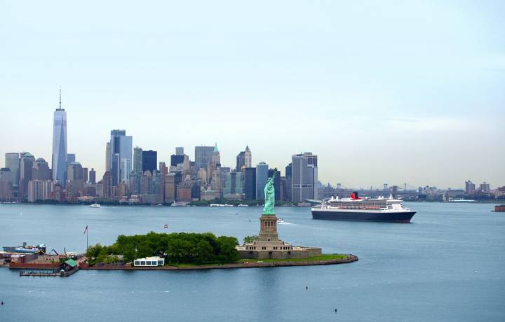 QM2 in New York 20182 (2) (1).jpg QM2 in New York 20182 (2) (1).jpg