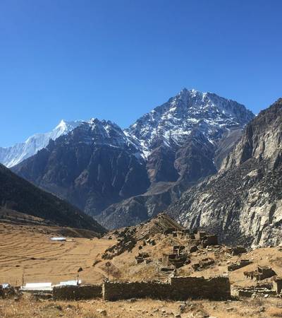 Khampa hamlet between Meta and Kyang with Pisang Peak and Annapurna II behind