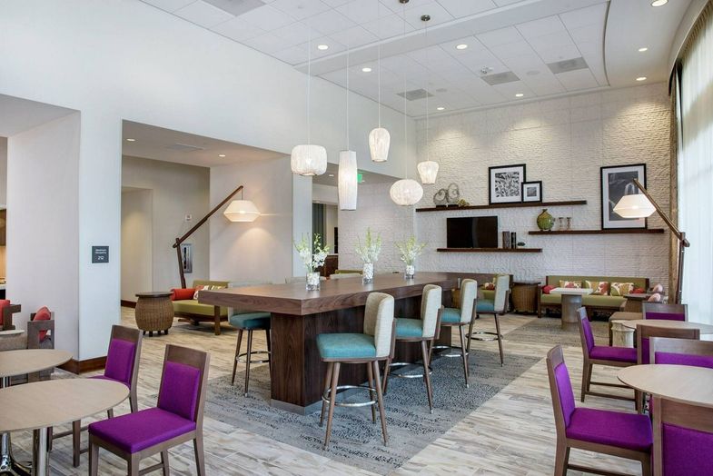 Hampton Inn & Suites Oahu_Kapolei lobby lounge 2.jpg