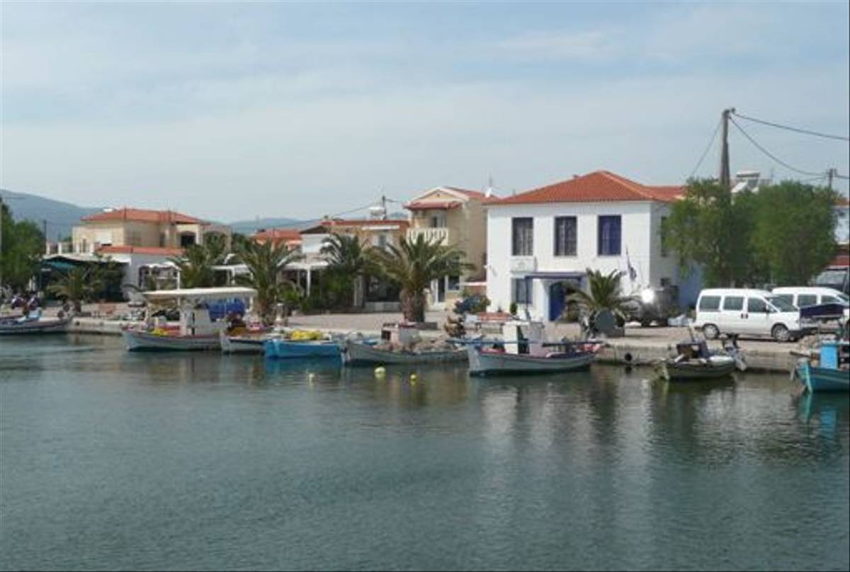 Skala Kallonis harbour