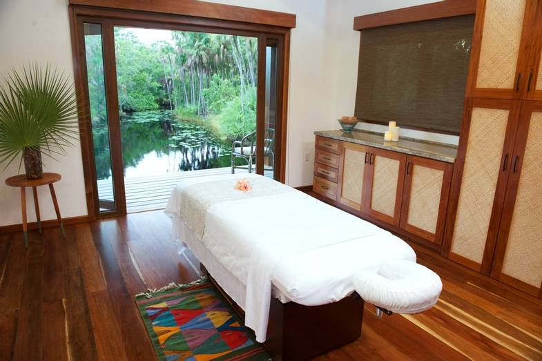 naia-resort-spa-massage-table.jpg
