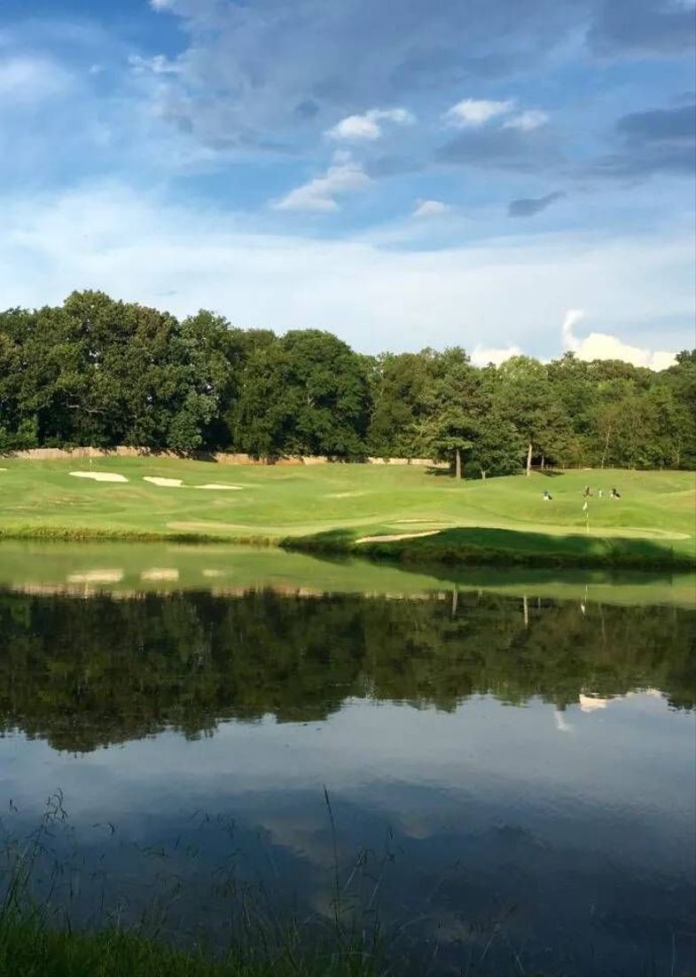 Château Élan golf course with lake.jpg