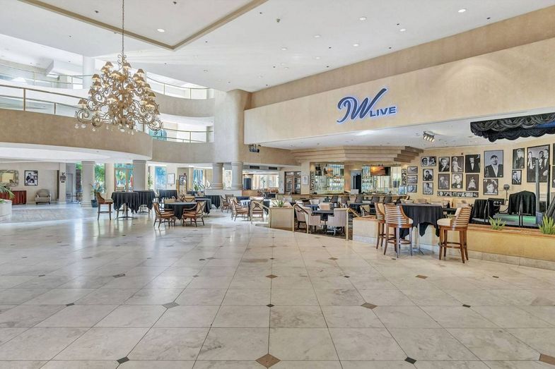 Indian Wells Resort Hotel W Live.jpg