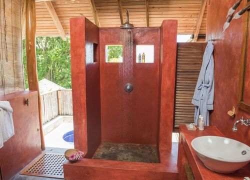 laluna-accommodations-shower.jpg