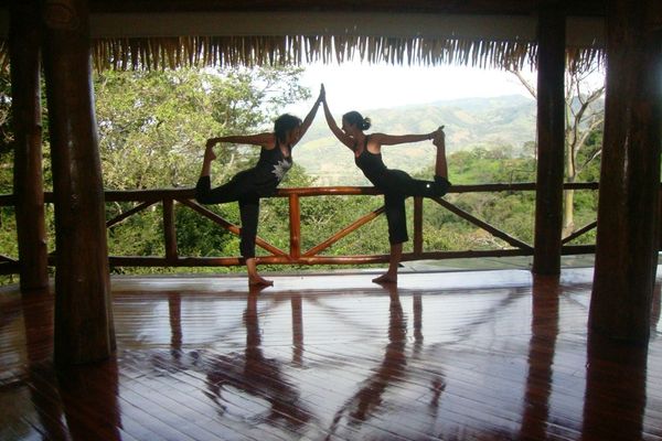 amatierra-yoga-wellness-retreat-costa-rica-yoga-dual.jpg