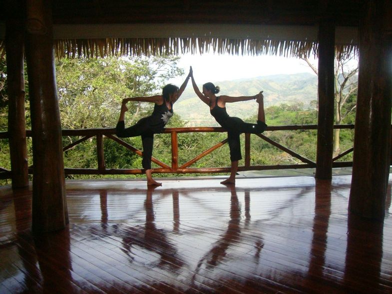 amatierra-yoga-wellness-retreat-costa-rica-yoga-dual.jpg