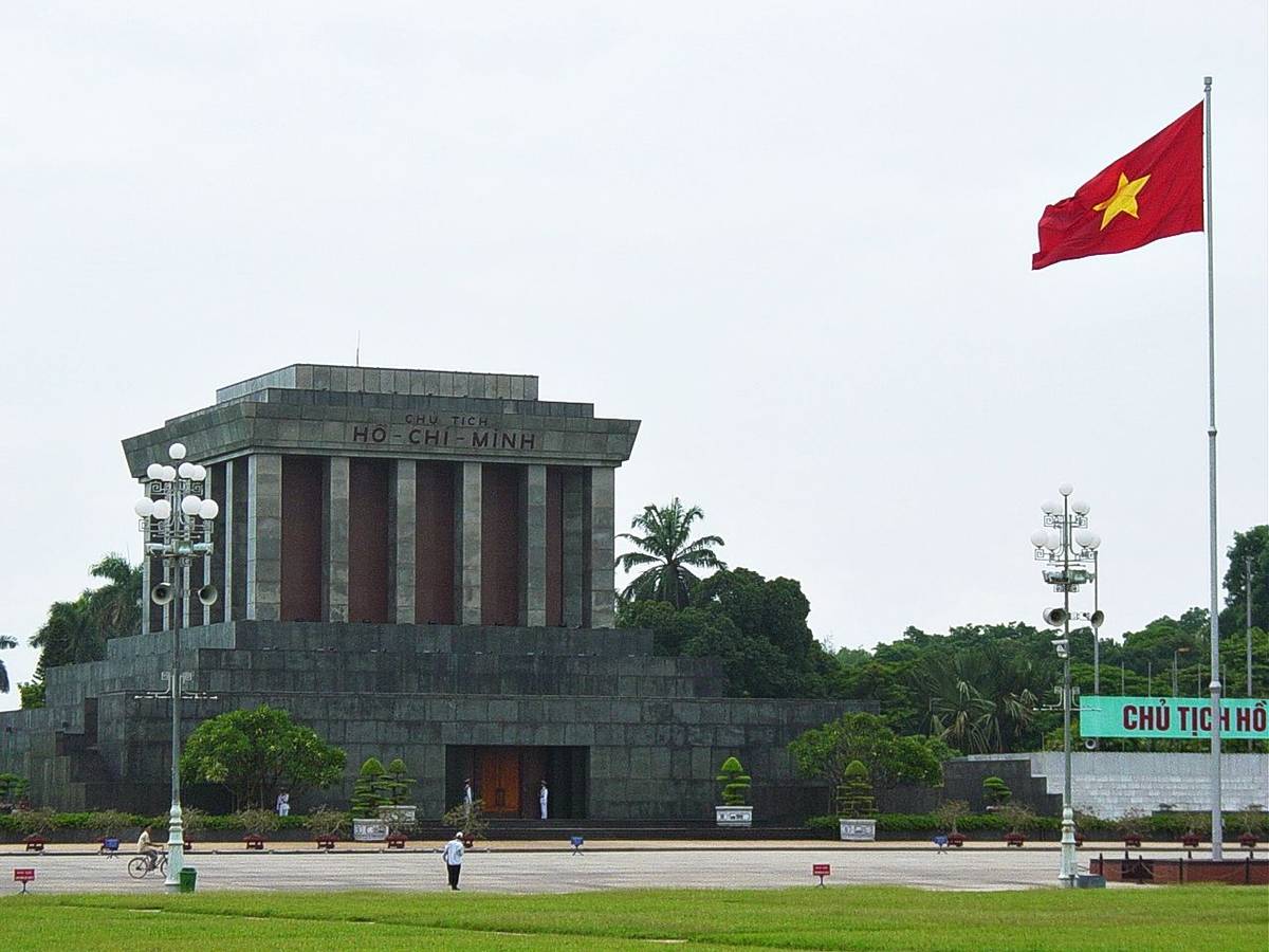 Hanoi - Ho Chi Minh Mausoleum.jpg