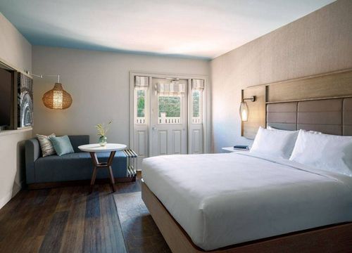 Renaissance St. Augustine Historic Downtown Hotel deluxe king.jpg